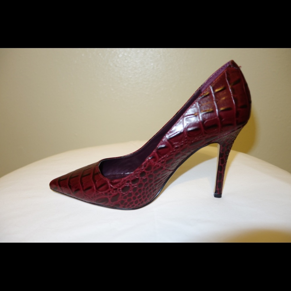 White House Black Market Olivia Leather Pumps